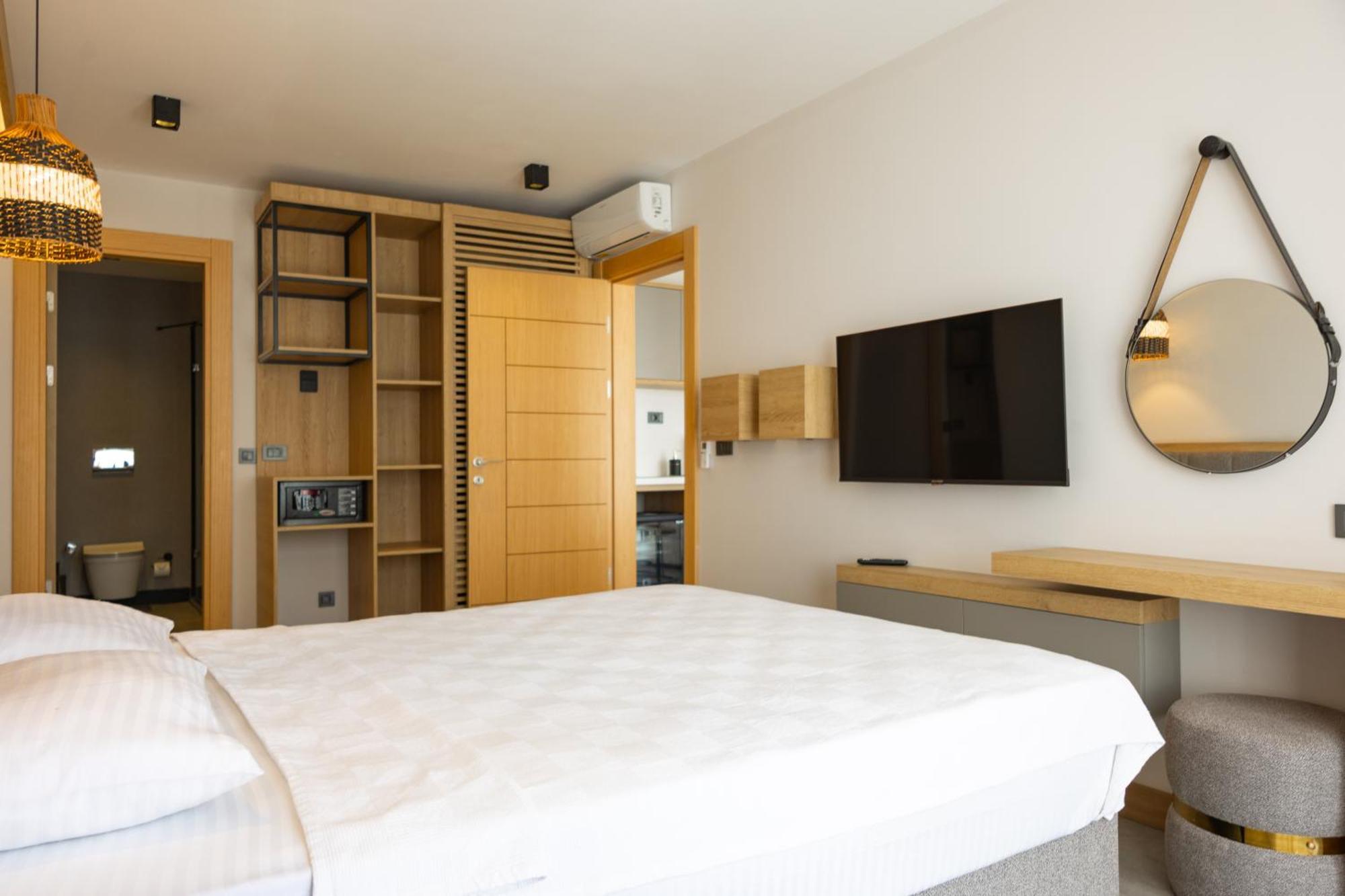 Asterina Hotel Тургутрейс Екстериор снимка